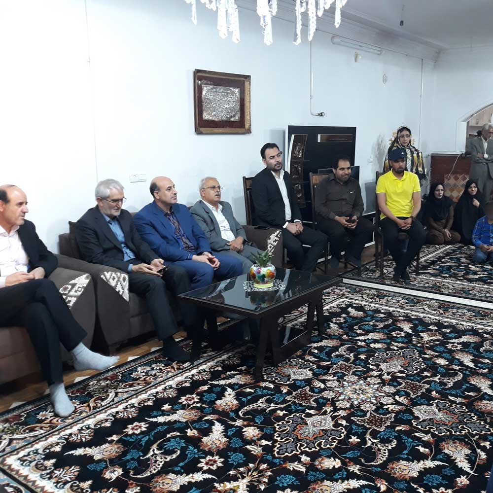 دیدار با مسئولین